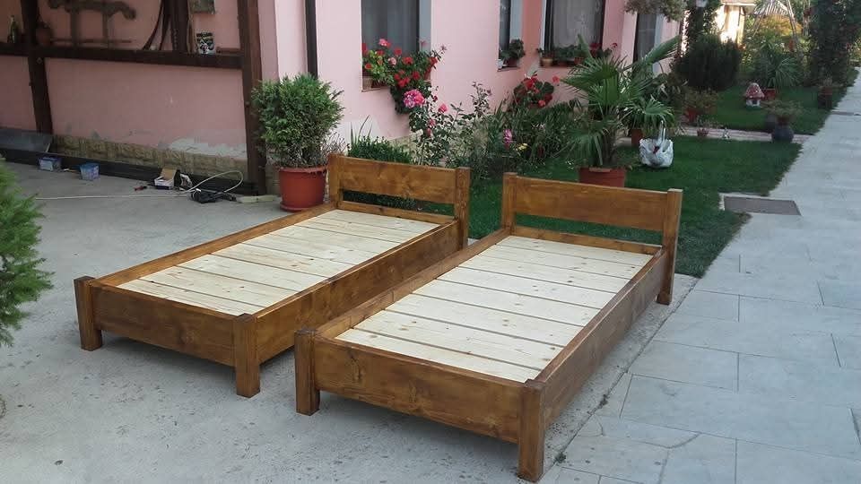 Două paturi de o persoană.