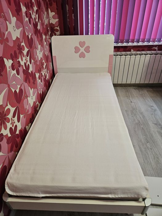 Продавам детско легло