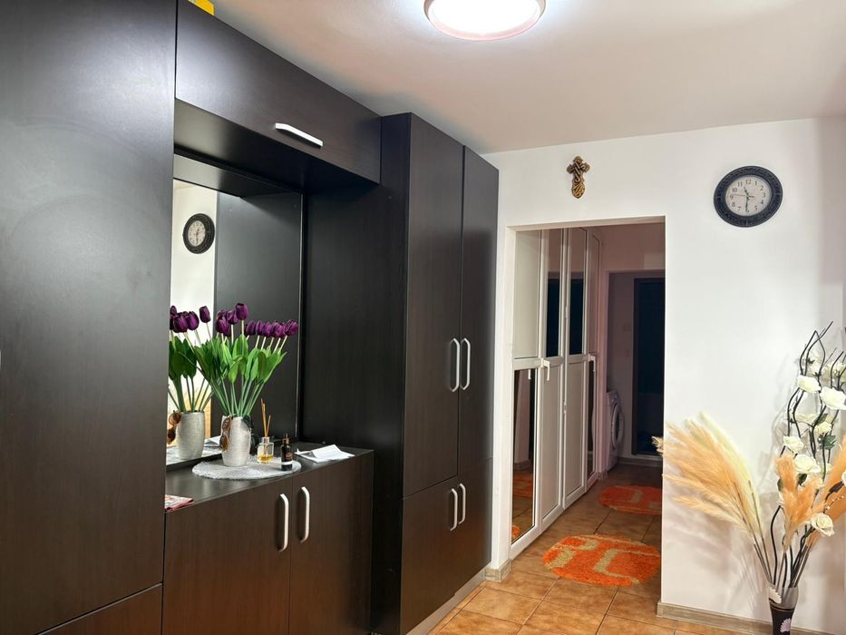 Vând apartament 3 camere decomandat