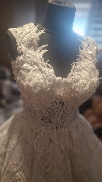 ROCHIE MIREASA cu trena lunga