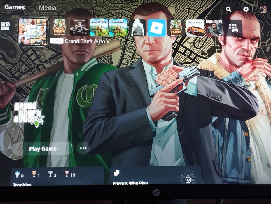 Playstation 5 с игри и стойка