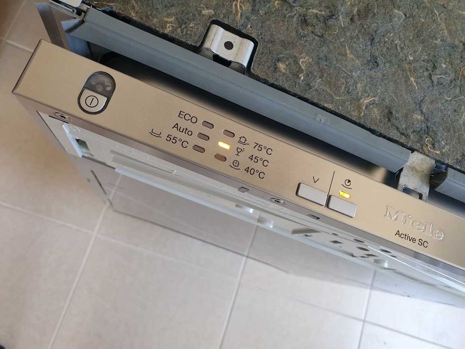 Miele Съдомиялна - 9 Комплекта - Пълно Вграждане - 45см - Тясна