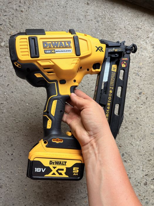 Pistol cuie Dewalt 2026