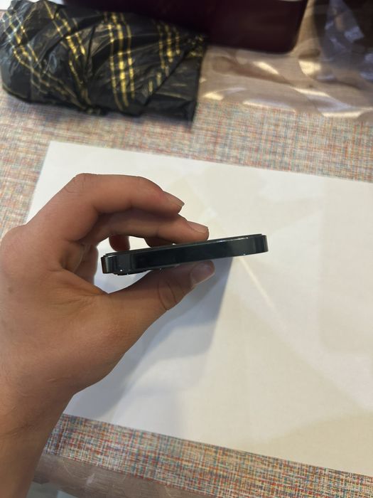 телефон iPhone 12