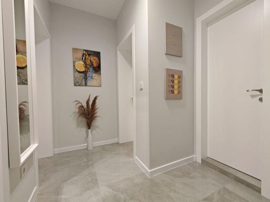 Дава се под наем Двустаен апартамент в Варна, Център - 85 кв.м за 718.08 € - Снимка #8