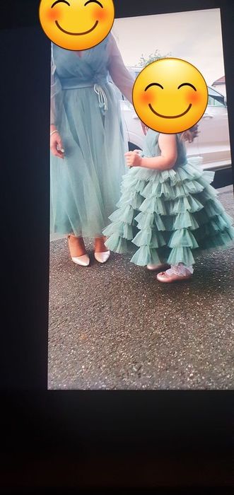 Rochii mama -fiica,marimea 40(dama) si (fetita) 104-110 !