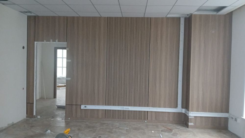 Обои и багет покраска