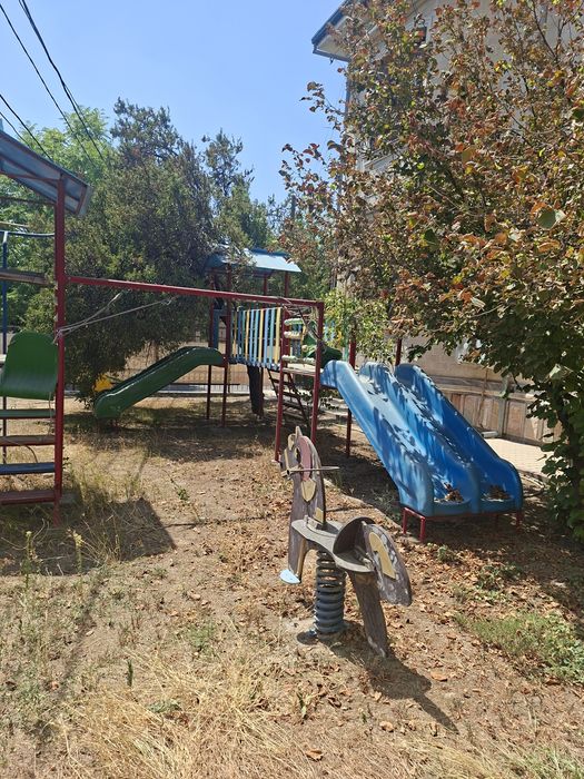 Продаю срочно игровую площадку.