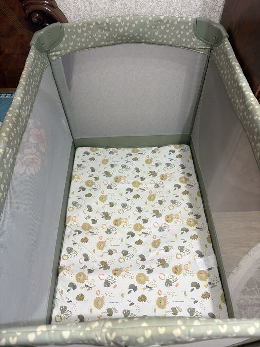 Продам кровать-манеж от Joie