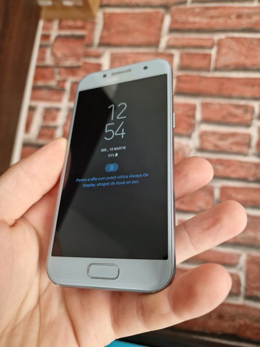 Samsung Galaxy A3 (2017) - Compact - Stare Foarte Bună