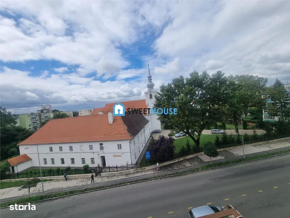 Apartament cu trei camere zona centrala