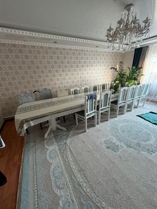 Большой и удобный стол 5м