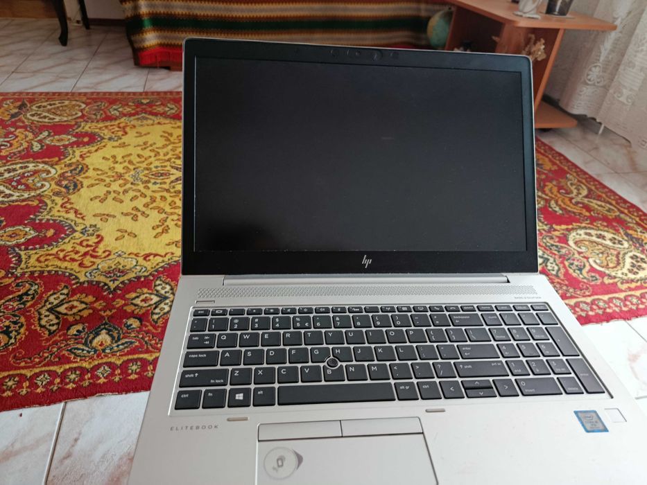 Laptop HP puțin folosit, cu acte