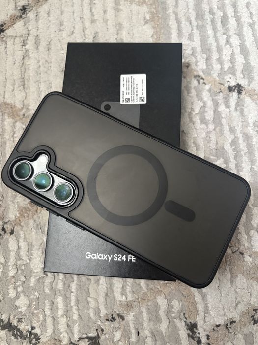 Смартфон Samsung Galaxy S24 FE 5G 8 ГБ/128 ГБ черный