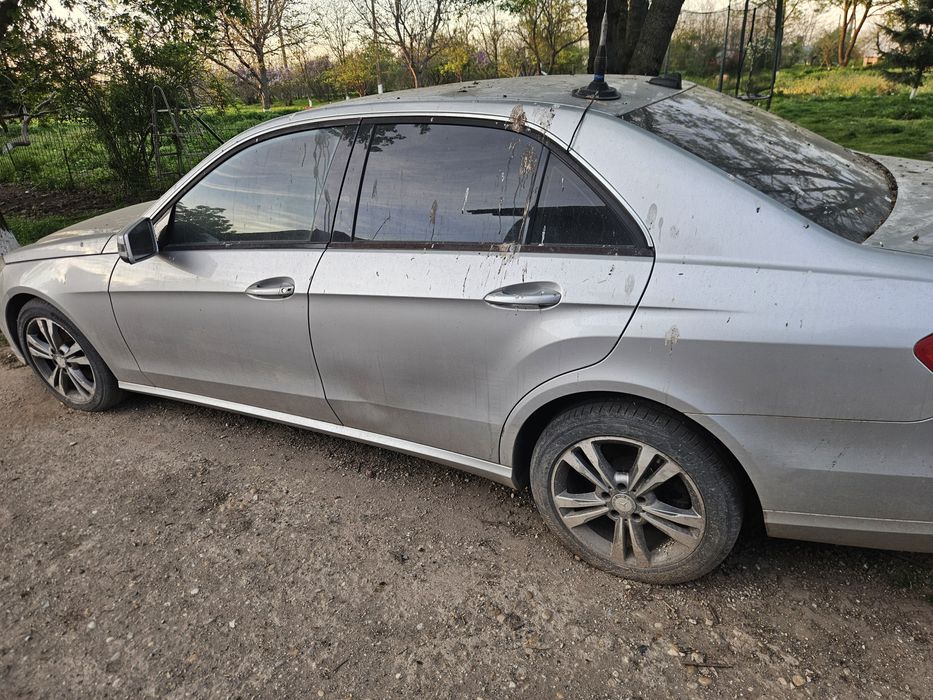 Dezmembrez mercedes e200 w212