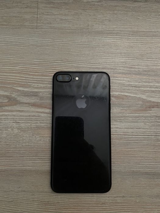 Продам Iphone 7+