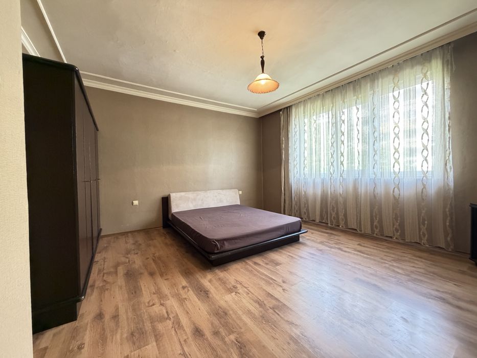 ИМОТИ Силистра продава тристаен апартамент с гараж