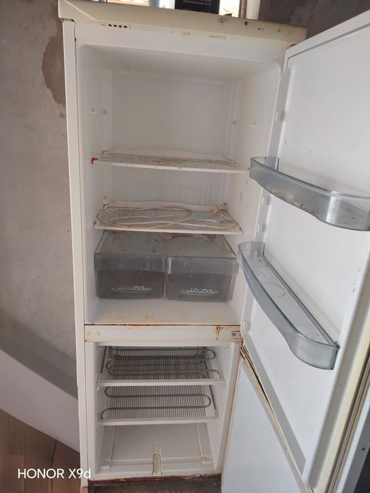 Продается Холодильник Snaige