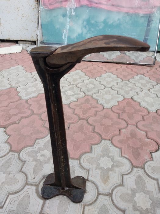 Продам чугунную подставку для ремонта  обуви.5000тг.