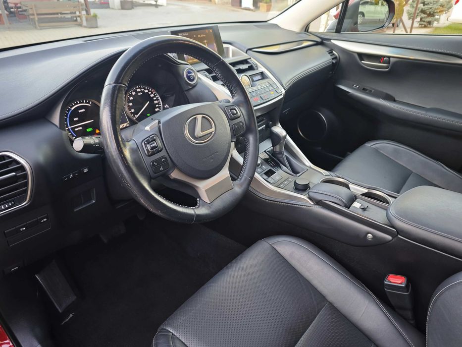 Lexus NX 300h Hybrid e-Four e-CVT
