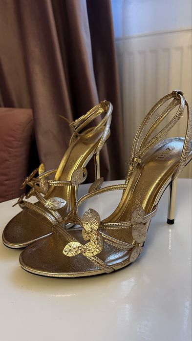 Vand Sandale Zara, marimea 37