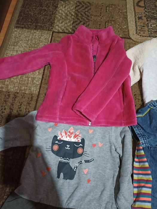 Детски дрехи 2 суитчъра и две рокли