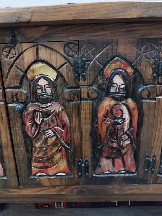 Piesa mobilier artiz. 6 figuri sculptate