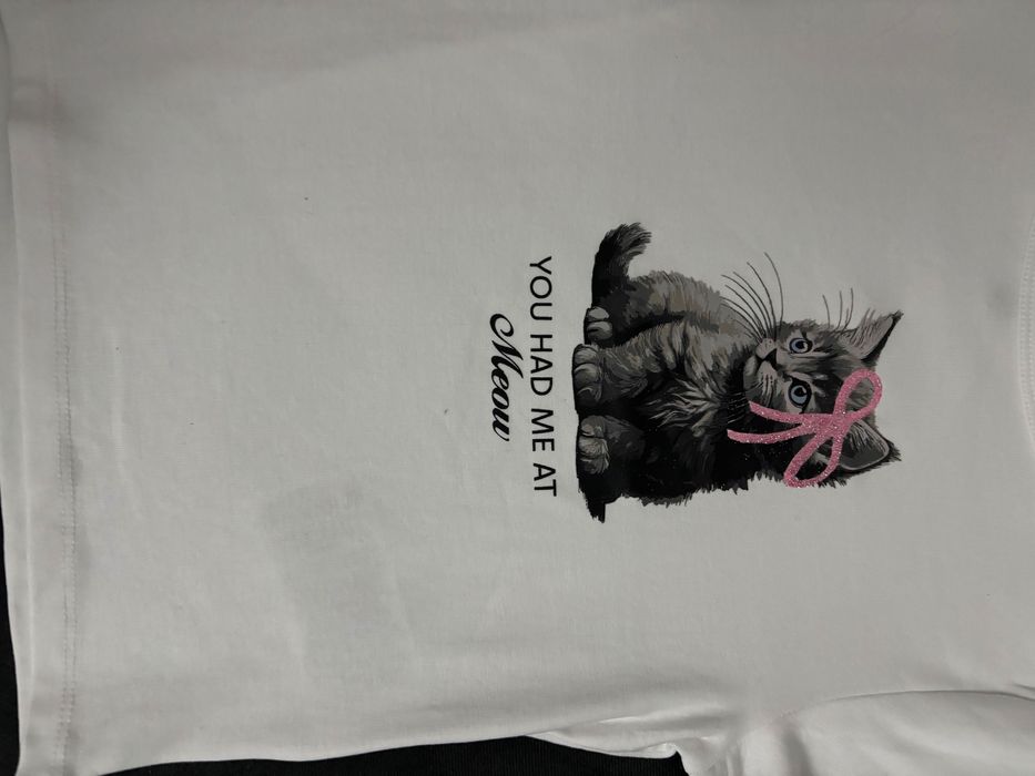 Сладка бяла тениска с щампа на коте