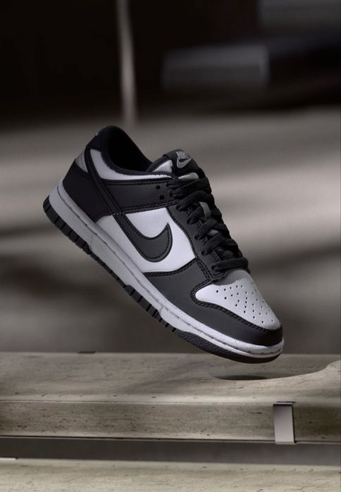 Nike dunk low black white, vand adidasi, ca noi, purtati de cateva ori