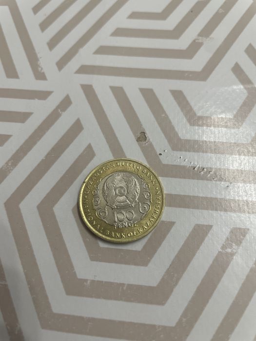 Монета наминалом 100тг
