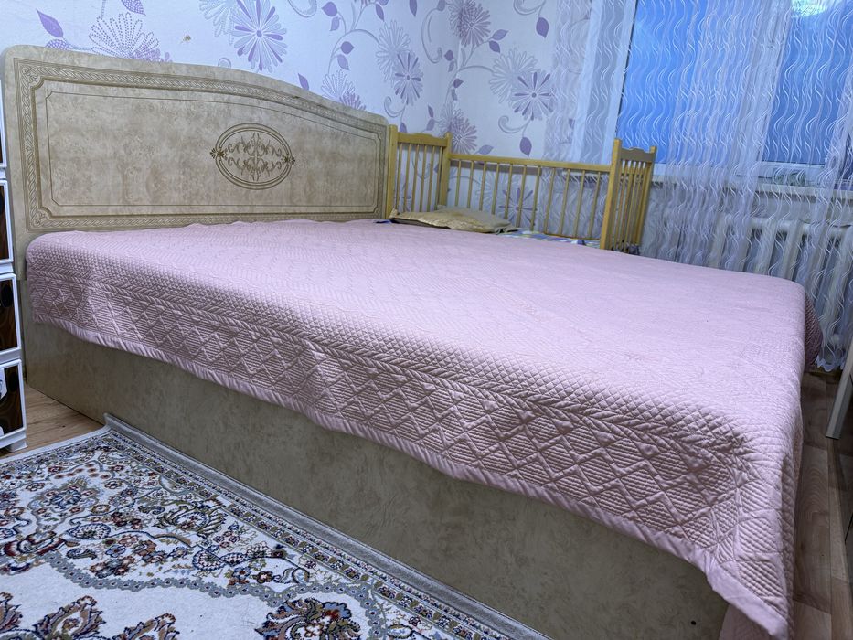 Двухспальная кровать