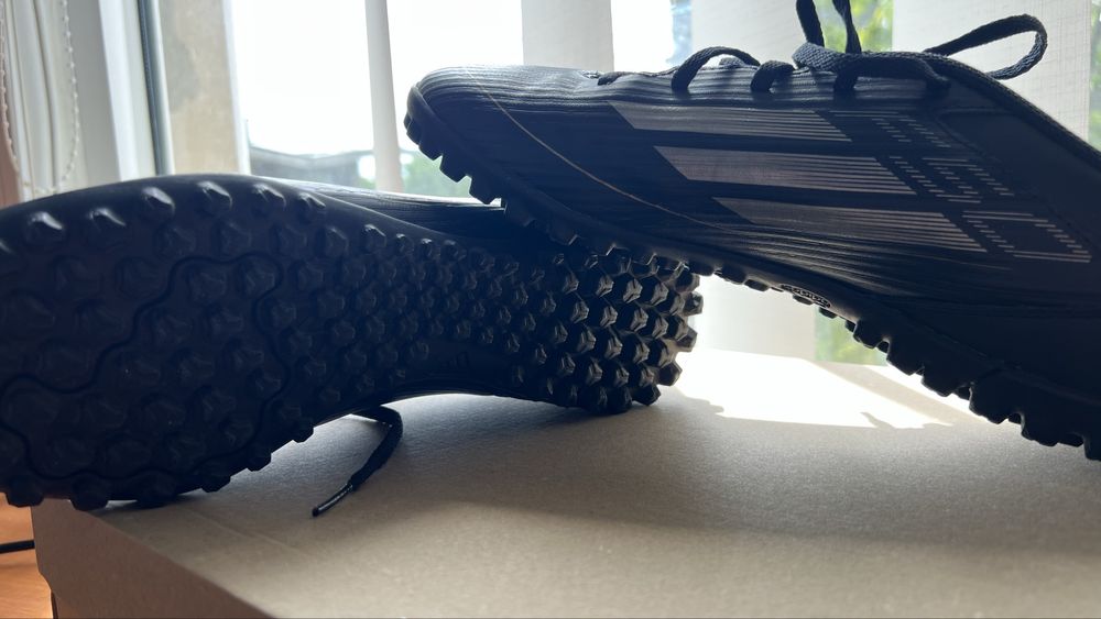 Adidas F50 мъжки стоножки, 44 номер, 28,5 см за изкуствена трева. Без забележки.