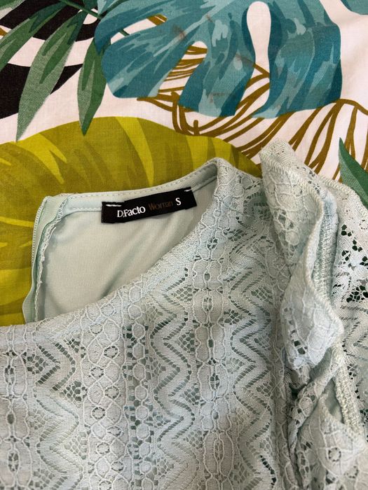 Дантелена рокля De facto