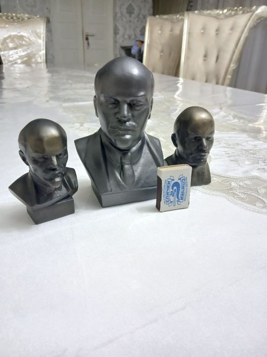 Металический бронзвий бюст ленина