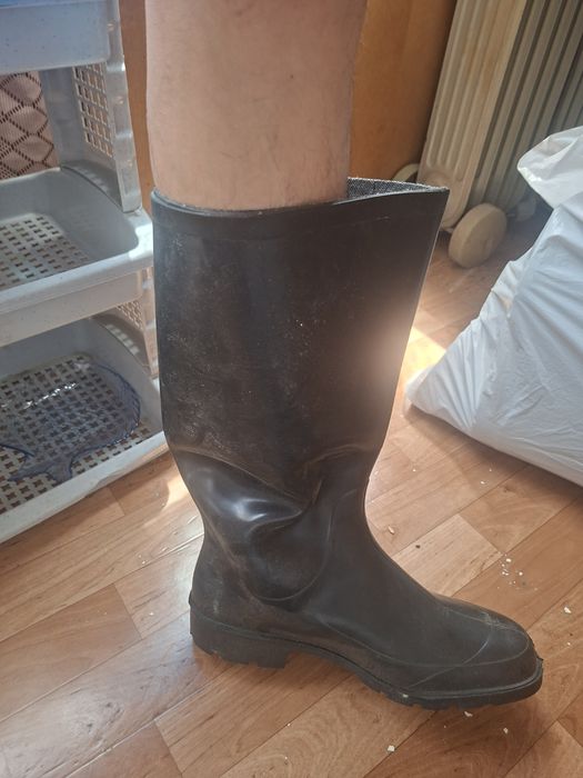 Продам резиновые сапоги