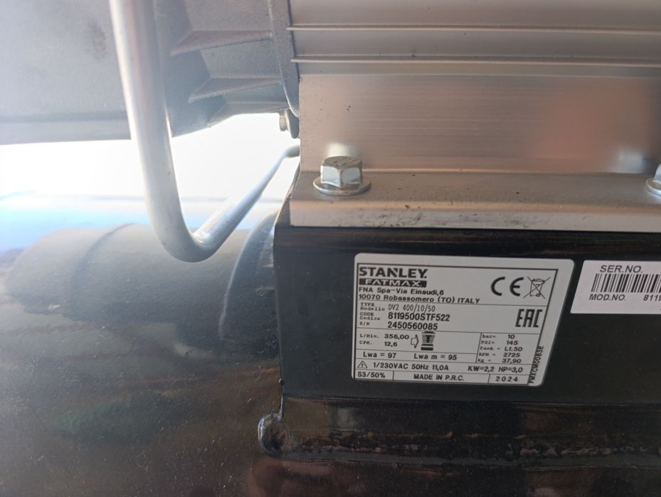 Compresor aer nou 50 l Stanley scoate 10 bari