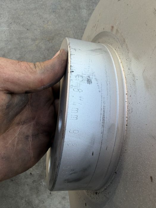 Чисто нови дискове BMW