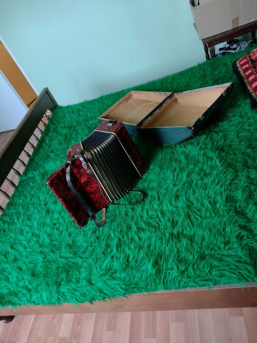 Продавам акордеон