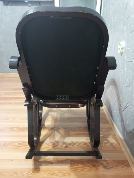 Люлеещ стол дървен