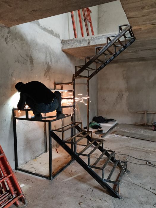 Лестница каркас  обшивка