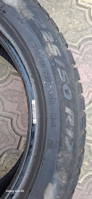 Anvelope iarnă 225/50/17, cu steluța bmw, runflat Pirelli Sottozero 3