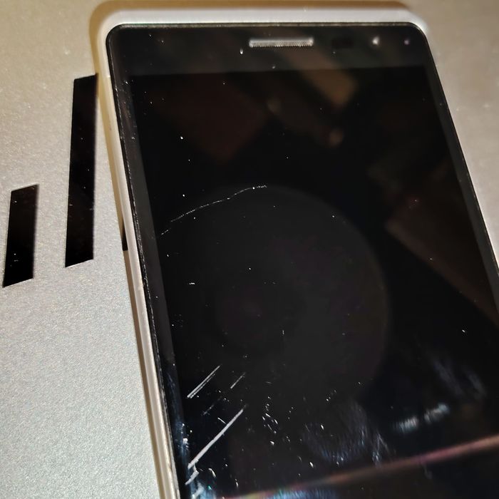 LG Zero с малко надраскан екран