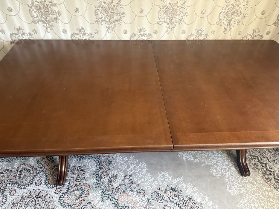 Гостинный стол хорошим состоение б/у