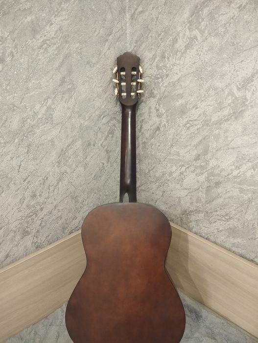 Продам гитару классическую