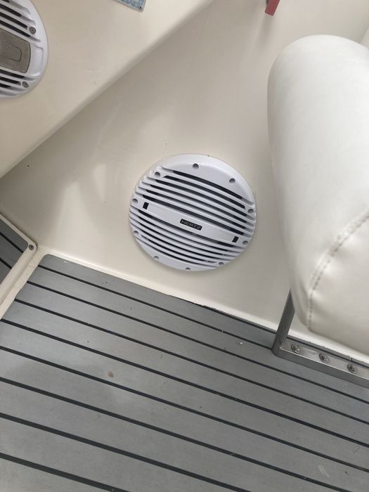 Barca Rinker Captiva 262SS 425 cai