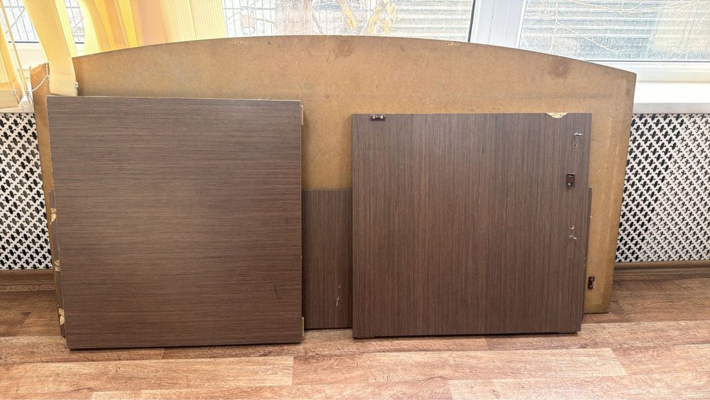 Шкаф и стол в отличном состяний