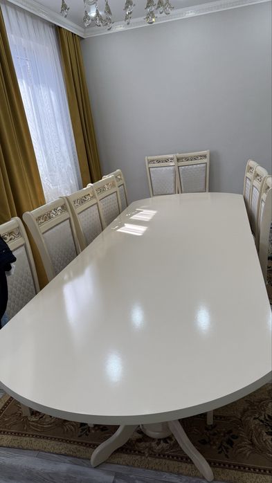 Продаем стол обеденный