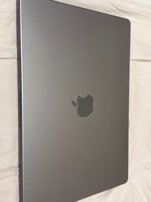14” Macbook Pro M2 Pro 512GB