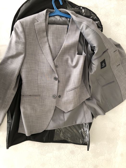 Продам костюм