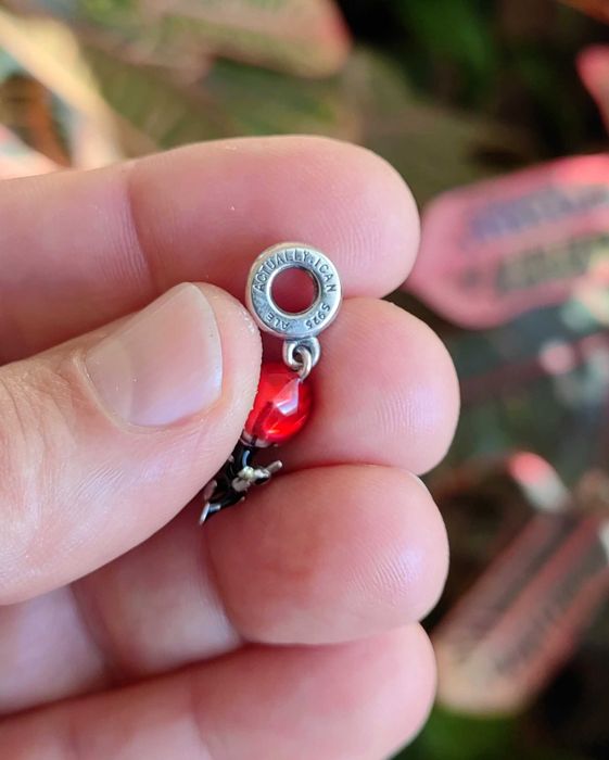 Висулка Черната вдовица на Пандора, Marvel x Pandora Талисман